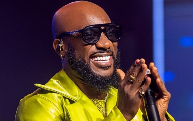 Kwabena Kwabena Delivers Unforgettable Performance in Takoradi Despite Rain